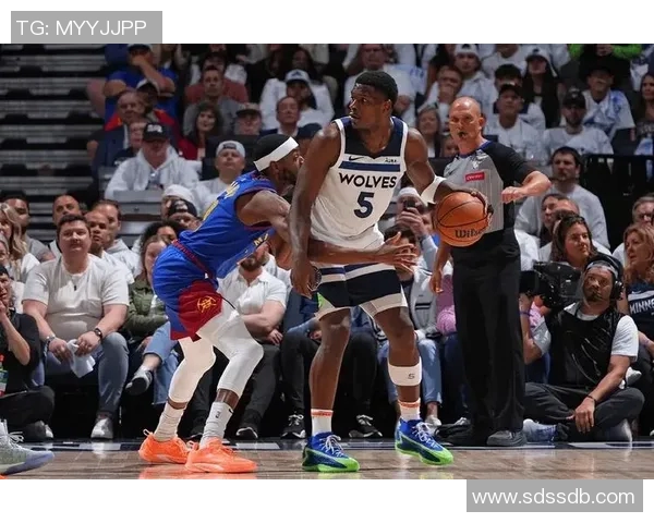 季后赛激战正酣全场高光瞬间集锦回顾精彩时刻尽在其中